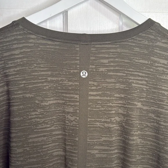Lululemon Swiftly Relaxed Long Sleeve
Dark Olive / Fatigue Green Top W1708 Sz 10 - Picture 11 of 11